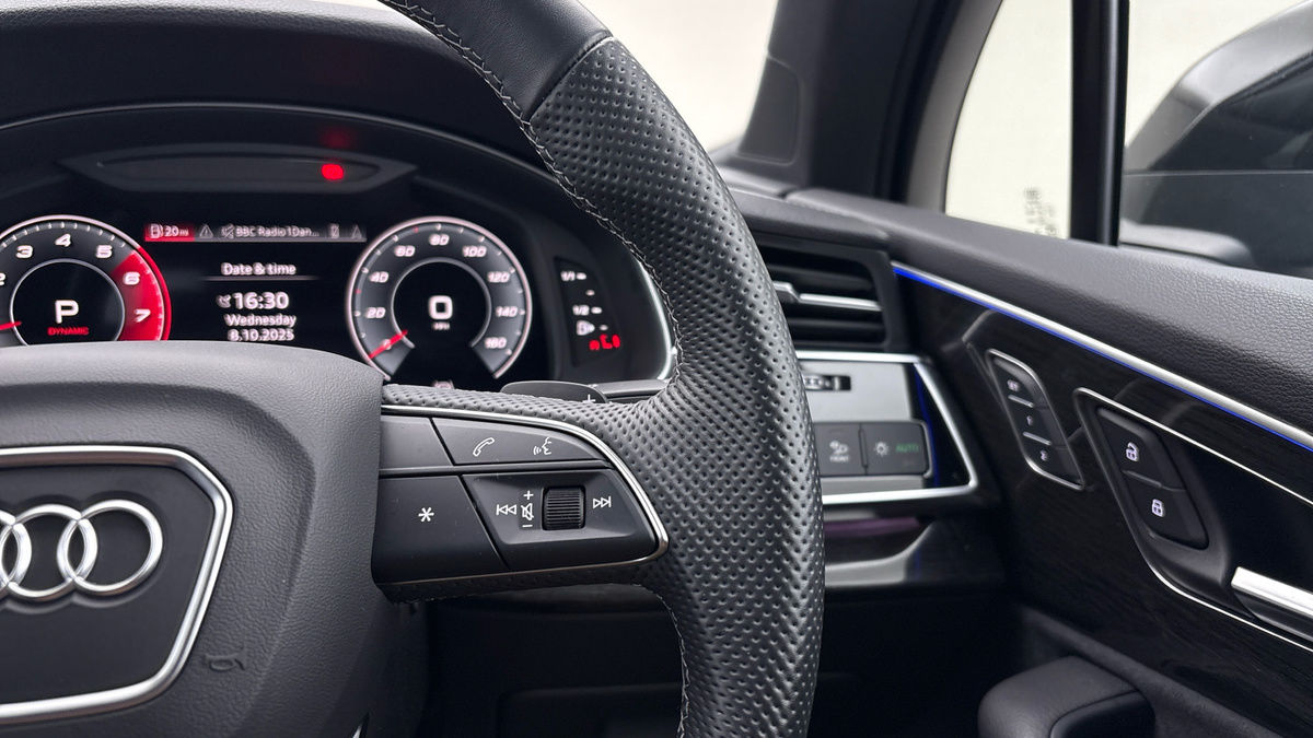 Audi SQ7 Image 14