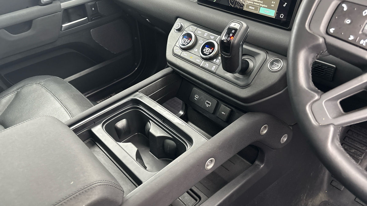 Land Rover Defender 110 Urban Image 18
