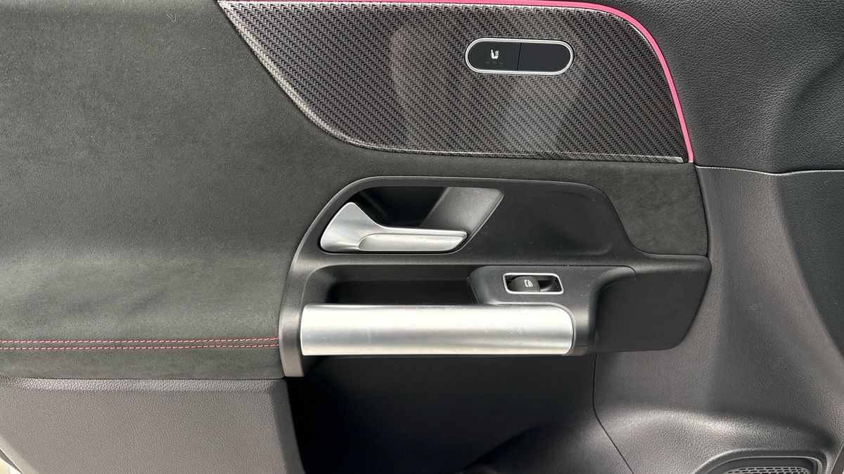 Mercedes-Benz GLA Image 19