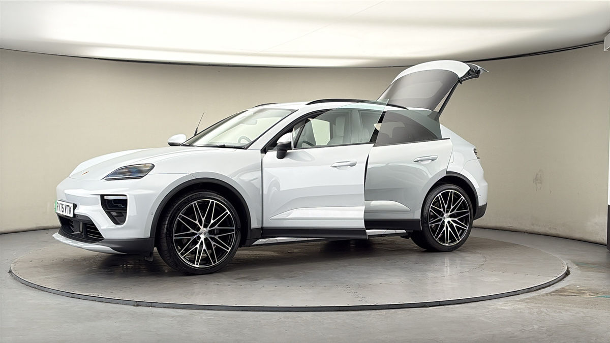 More views of Porsche Macan