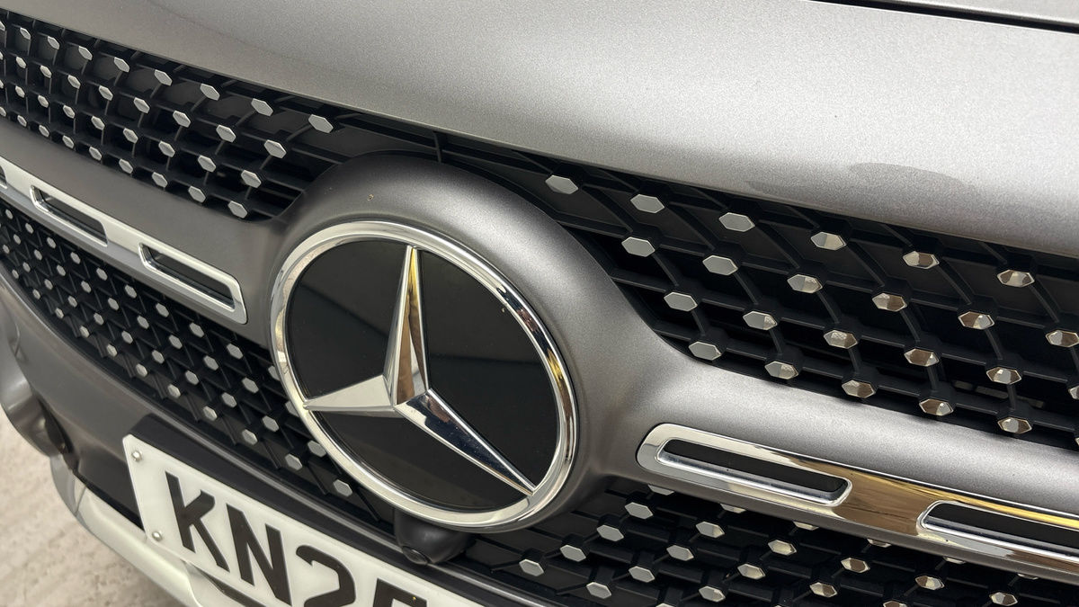 Mercedes-Benz GLB Image 24