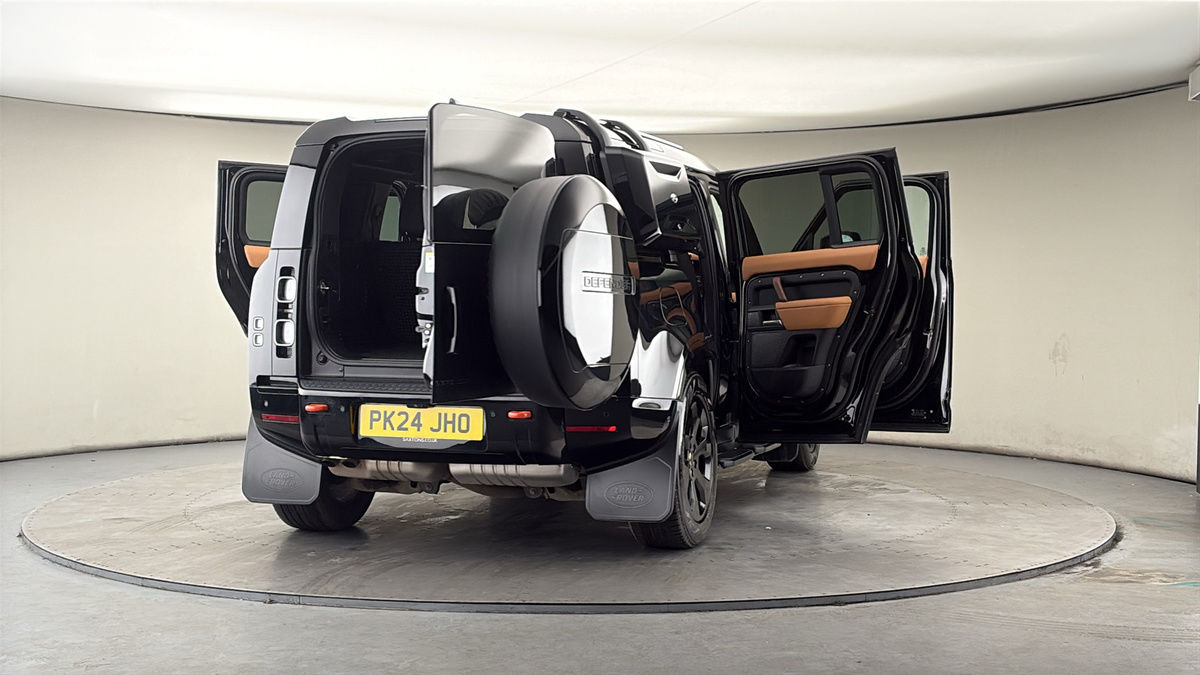 More views of Land Rover Defender 110