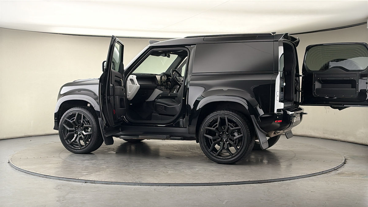 More views of Land Rover Defender 90