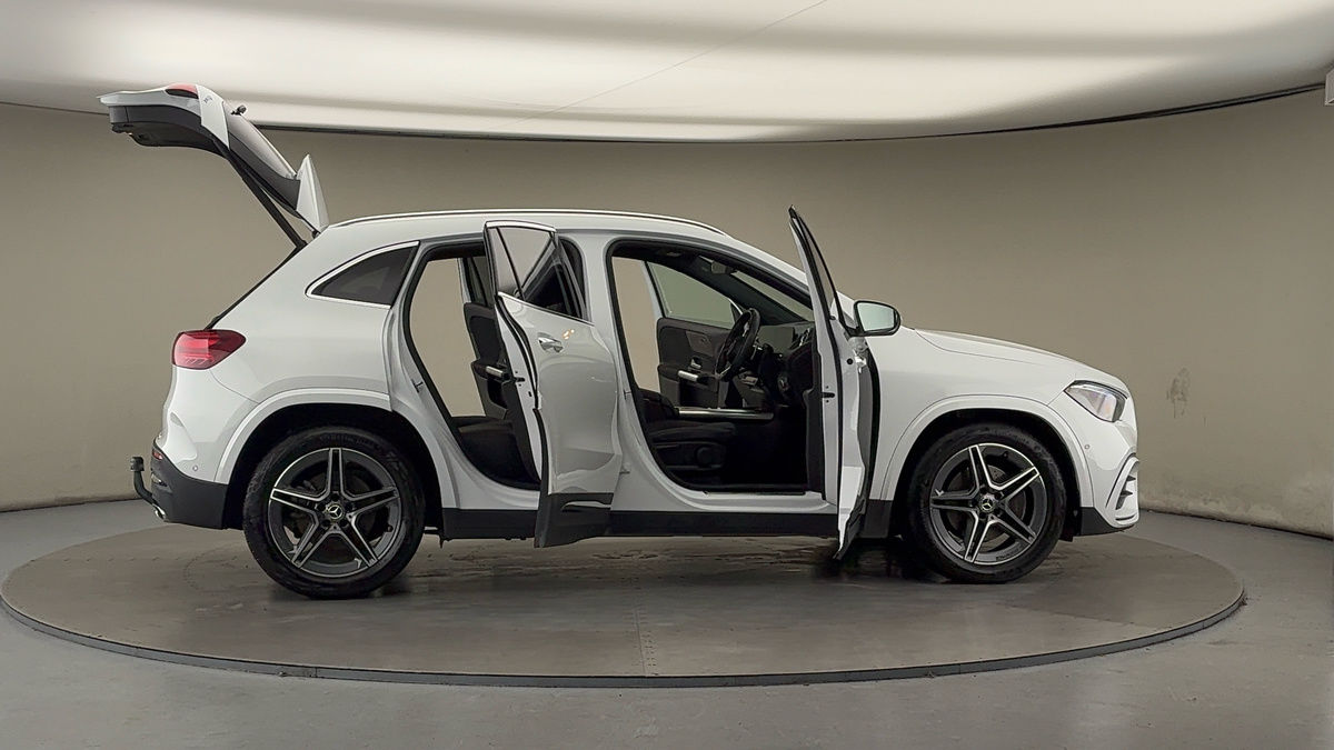 More views of Mercedes-Benz GLA