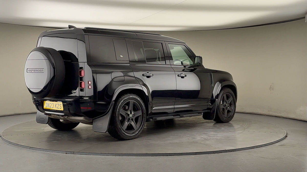 Land Rover Defender 110 Image 21