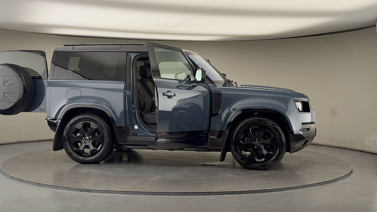 More views of Land Rover Defender 90