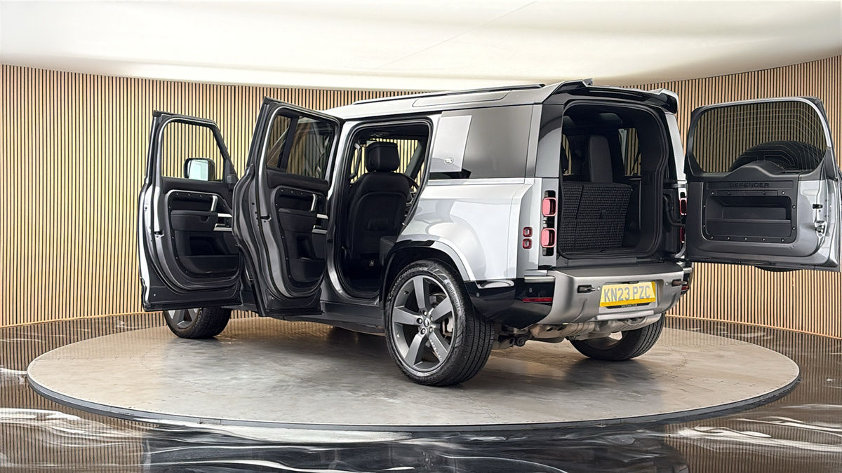 More views of Land Rover Defender 110