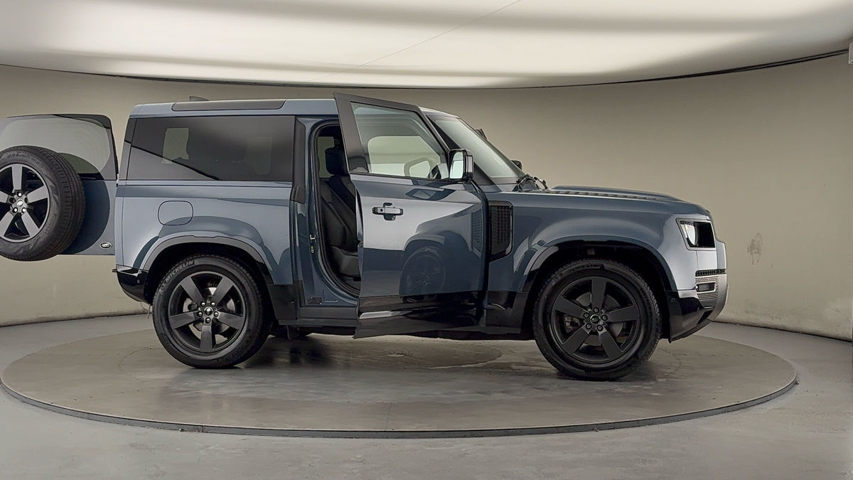 More views of Land Rover Defender 90