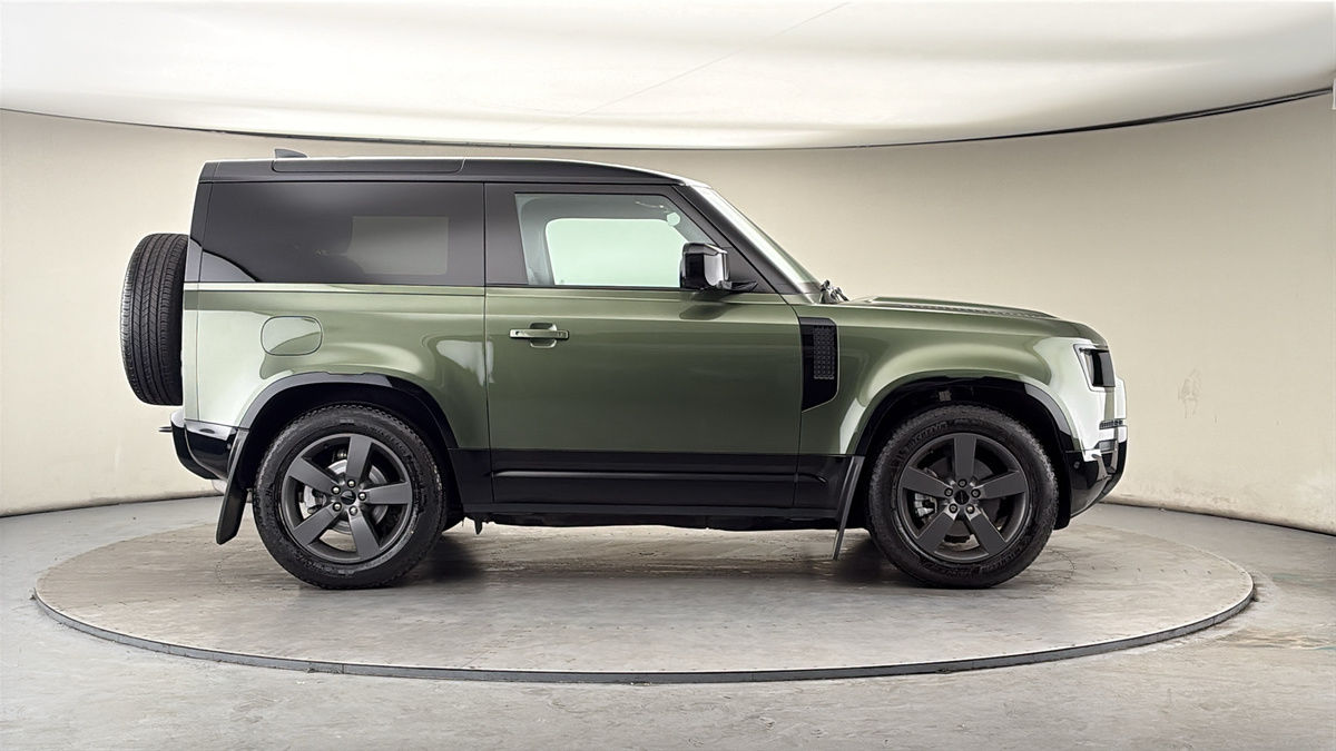 Land Rover Defender 90 Urban Image 16