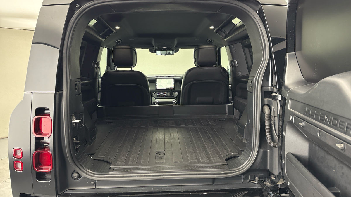 Land Rover Defender 90 Image 11