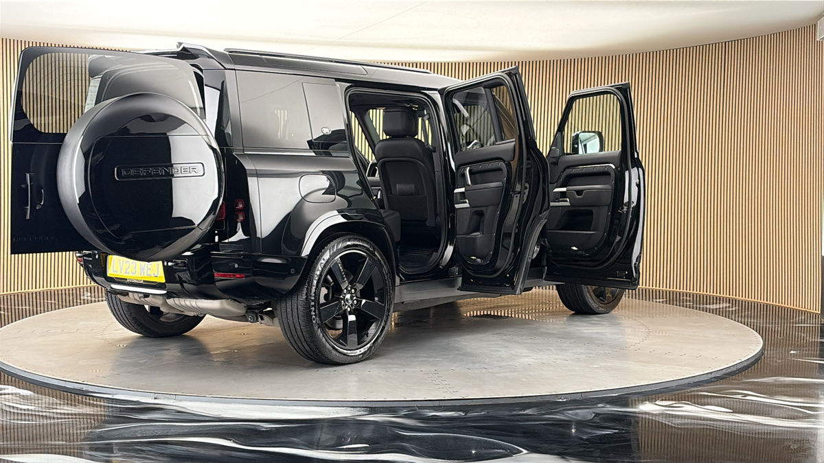 More views of Land Rover Defender 110