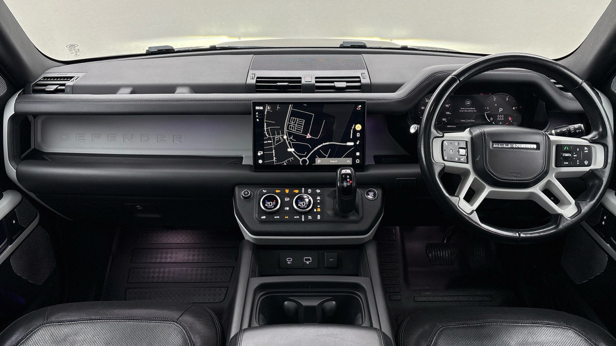 Land Rover Defender 130 Image 12