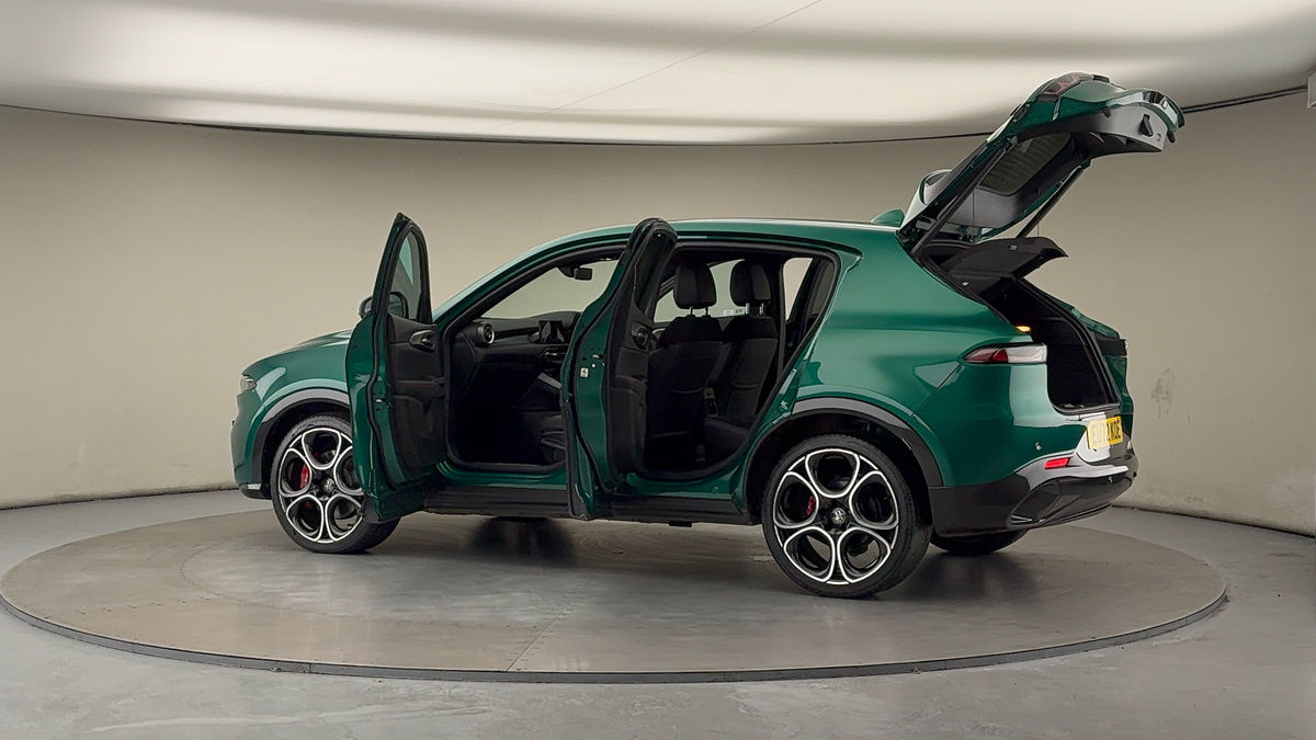 More views of Alfa Romeo Tonale