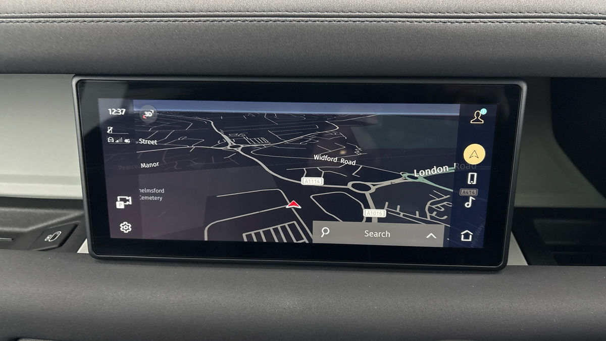 Land Rover Defender 110 Image 17