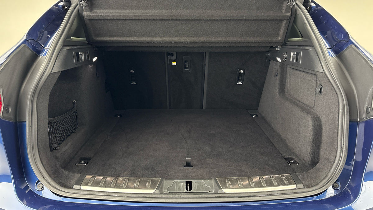 Jaguar F-PACE Image 11