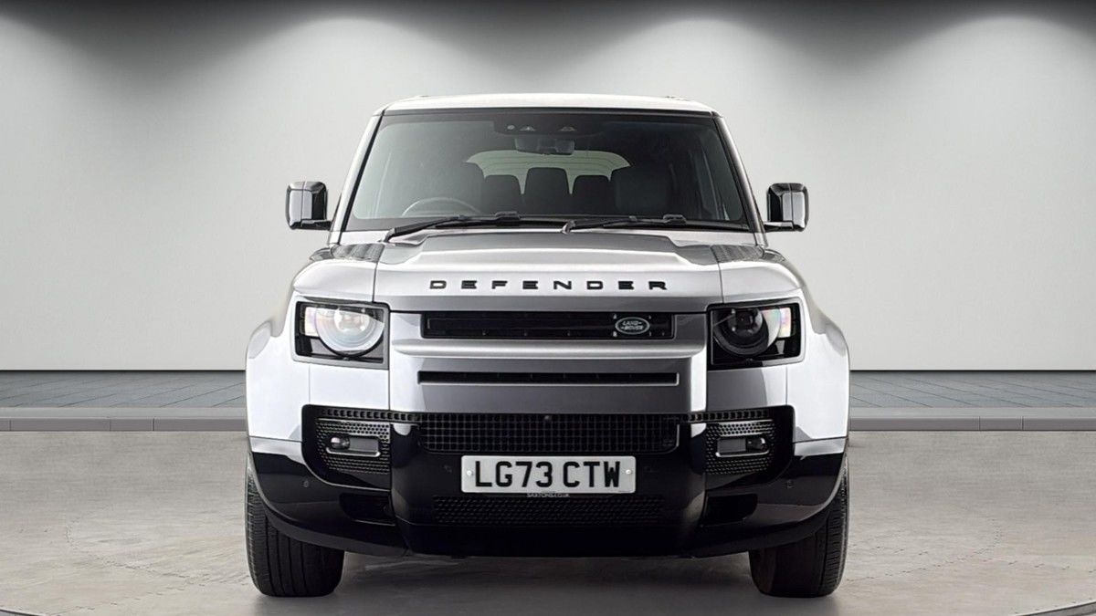 Land Rover Defender 110 Image 3