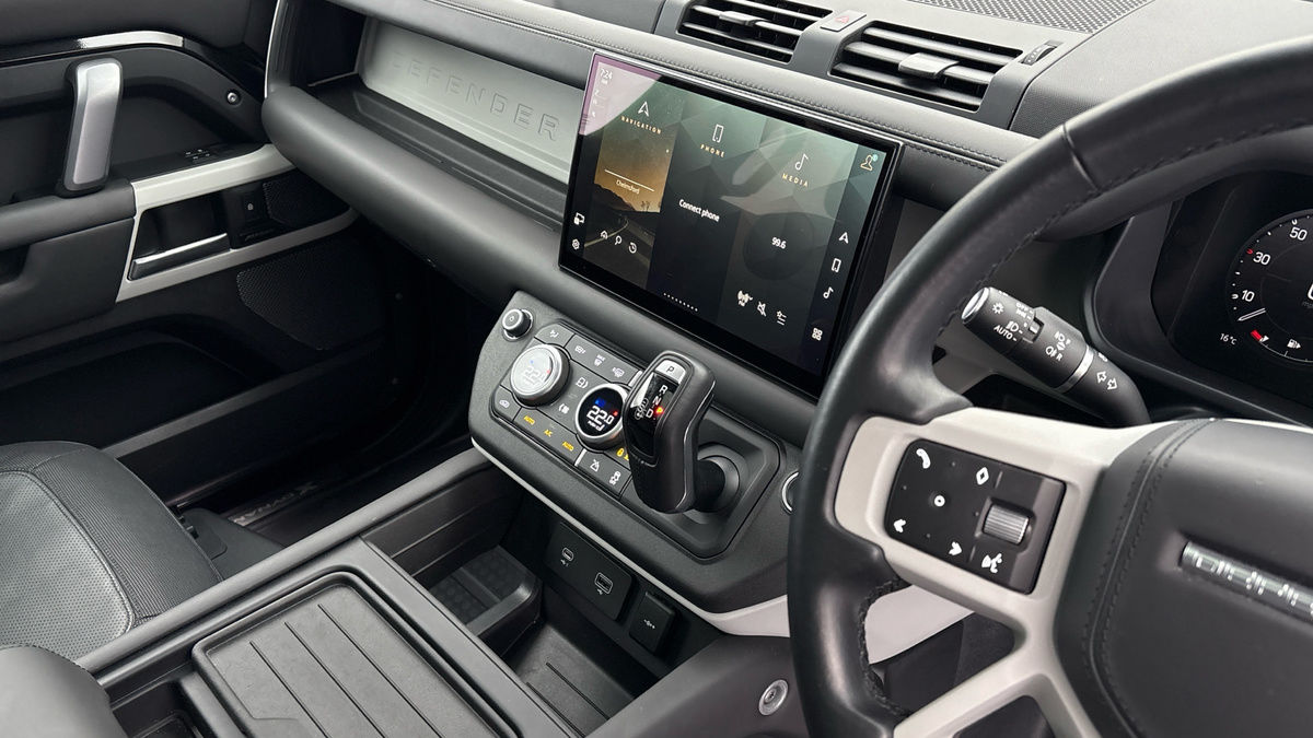 Land Rover Defender 110 Urban Image 18