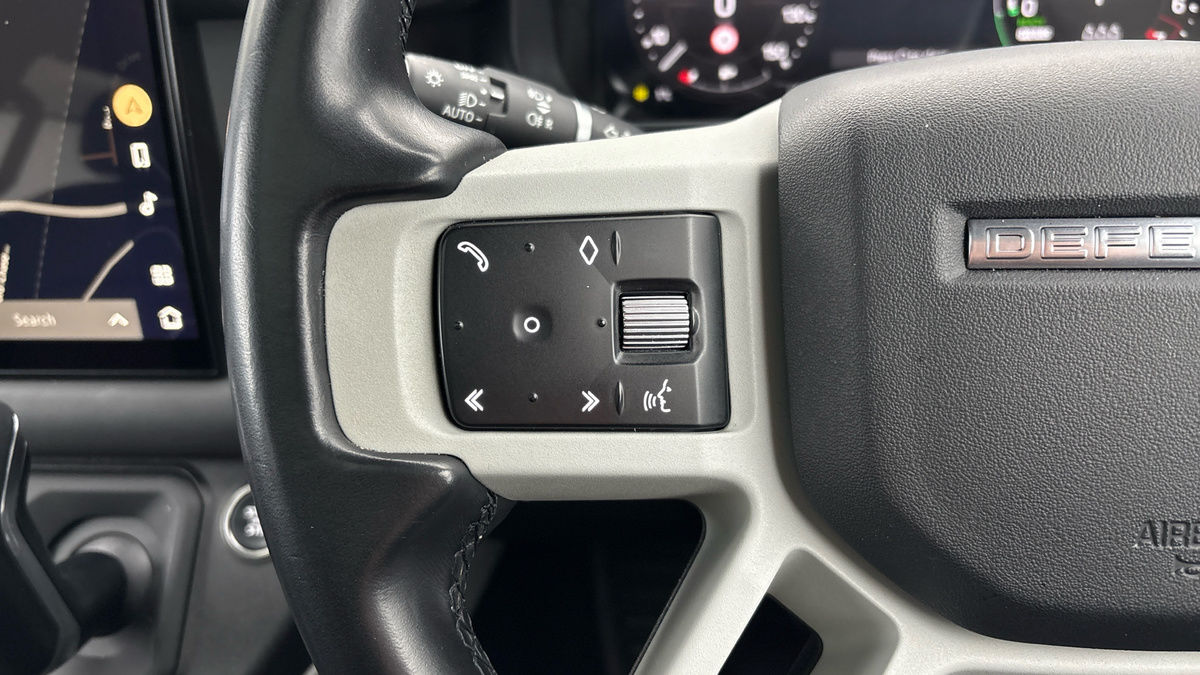 Land Rover Defender 110 Image 13