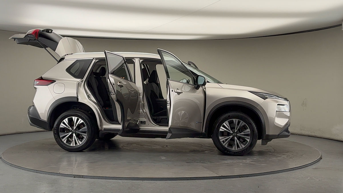 More views of Nissan X-Trail