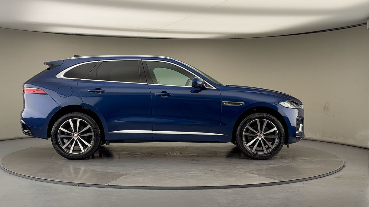 Jaguar F-PACE Image 16