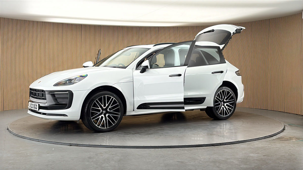 More views of Porsche Macan