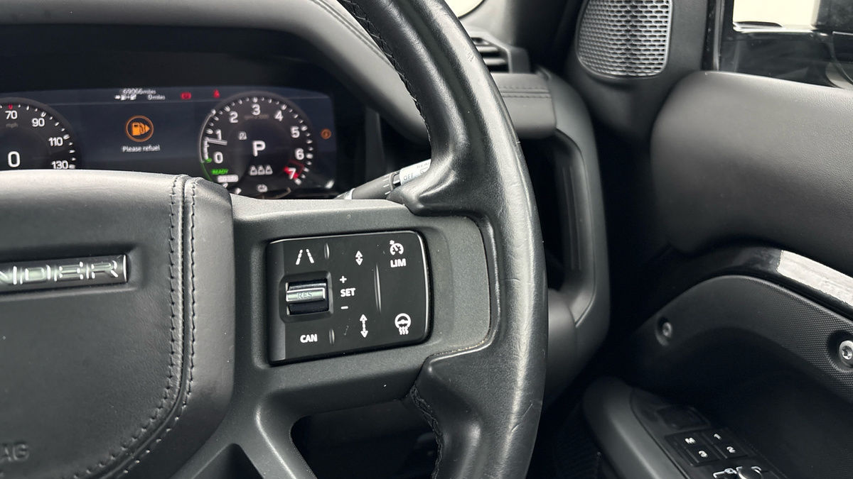 Land Rover Defender 110 Image 14