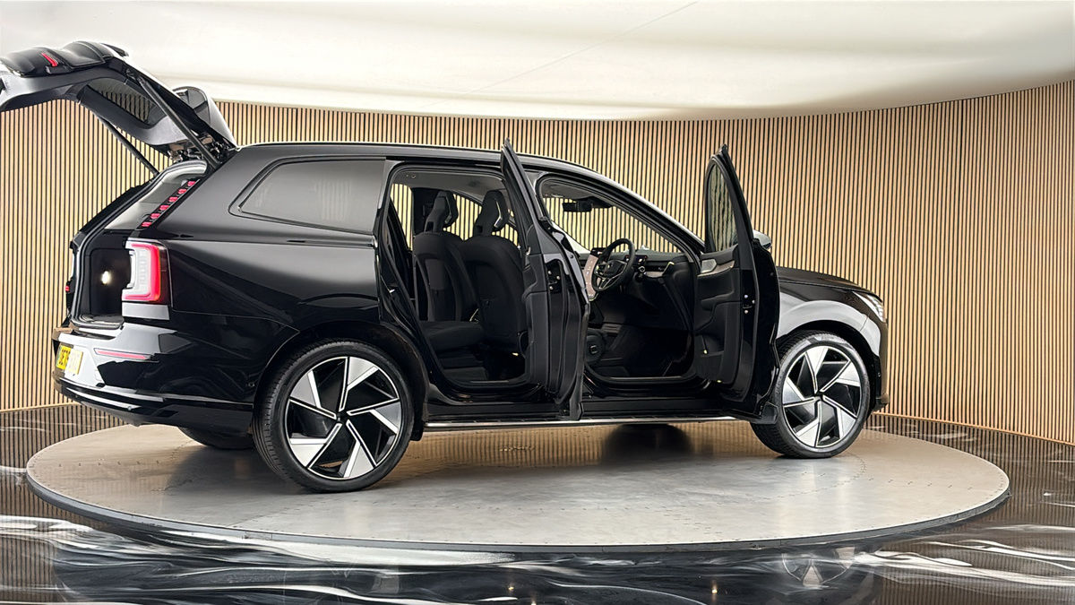 More views of Volvo EX90