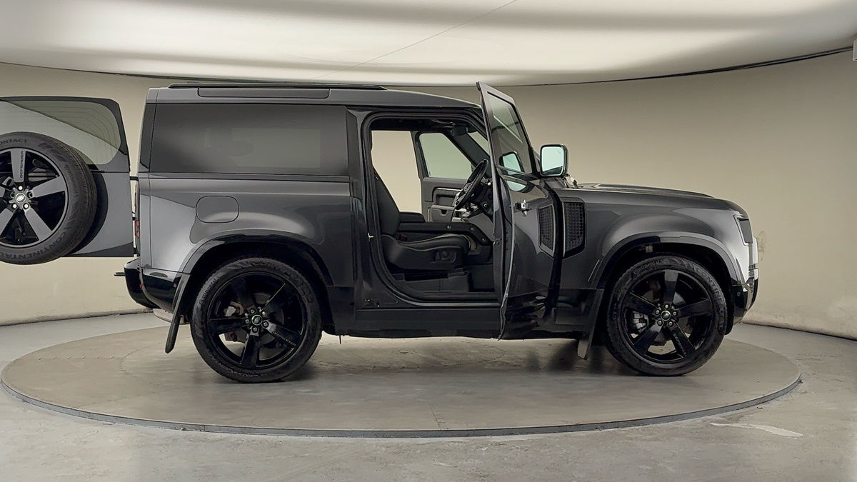 More views of Land Rover Defender 90