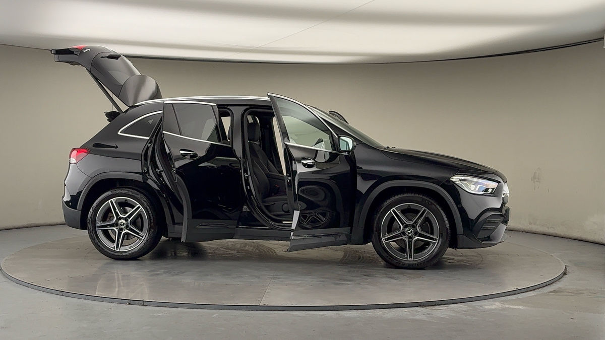 More views of Mercedes-Benz GLA