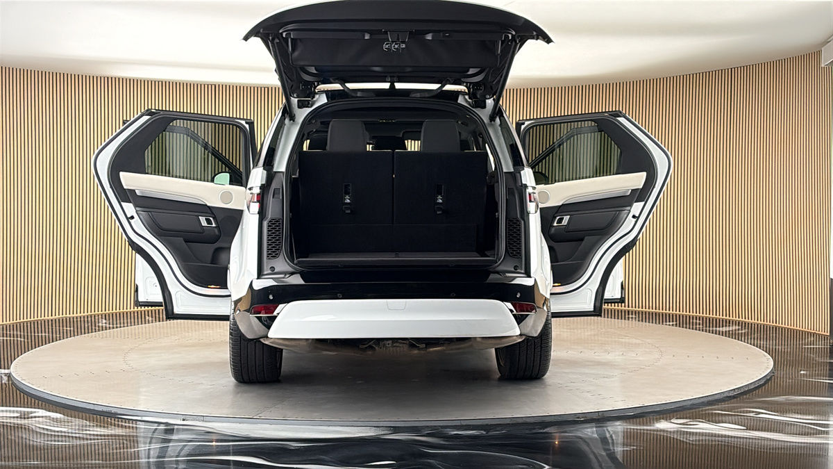 More views of Land Rover Discovery