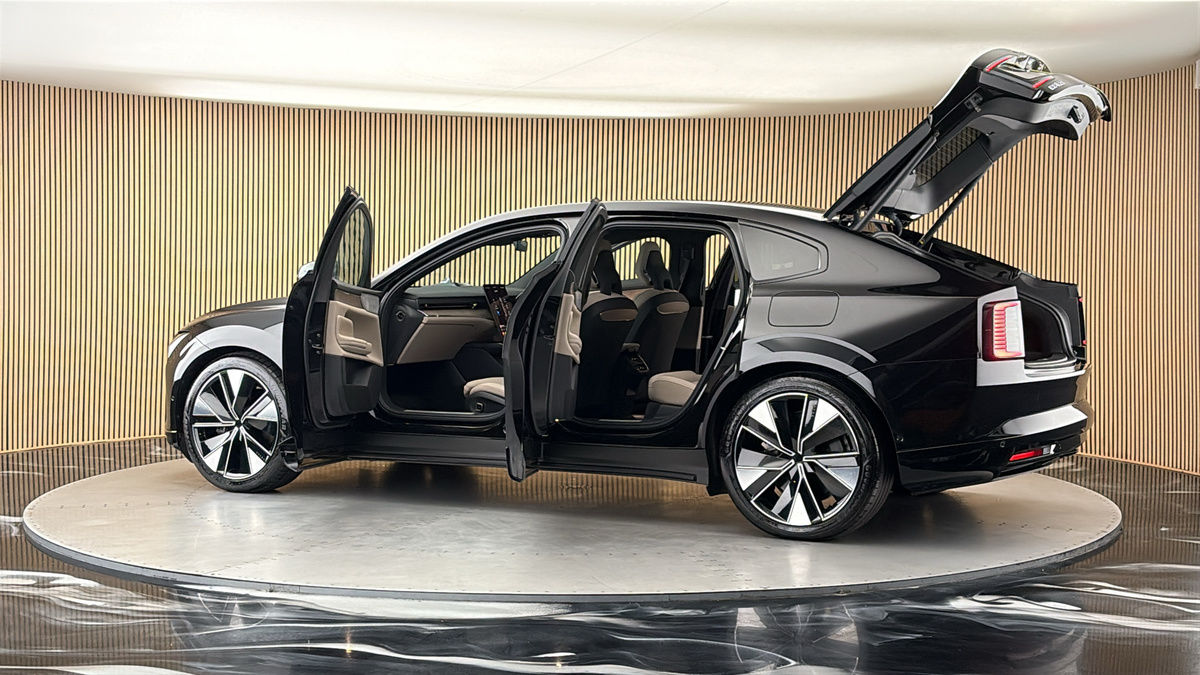 More views of Volvo ES90