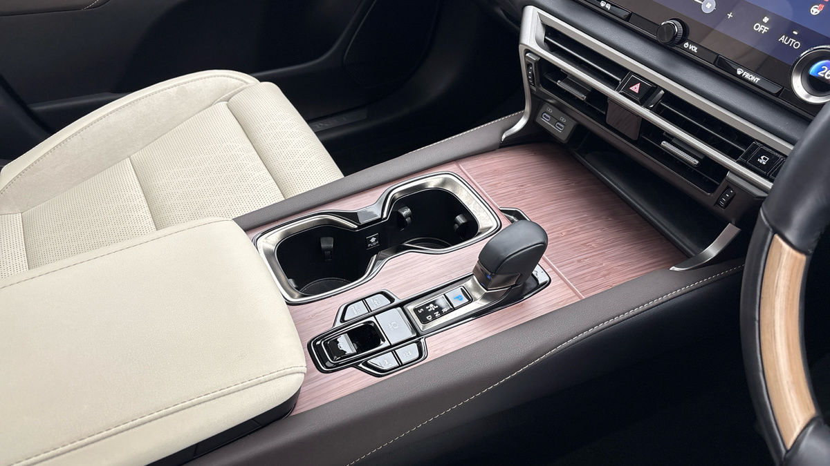 Lexus RX Image 18