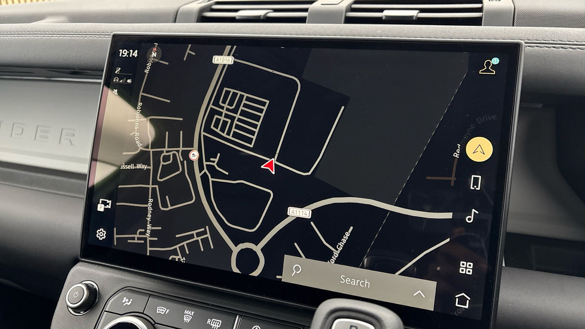 Land Rover Defender 90 Image 17