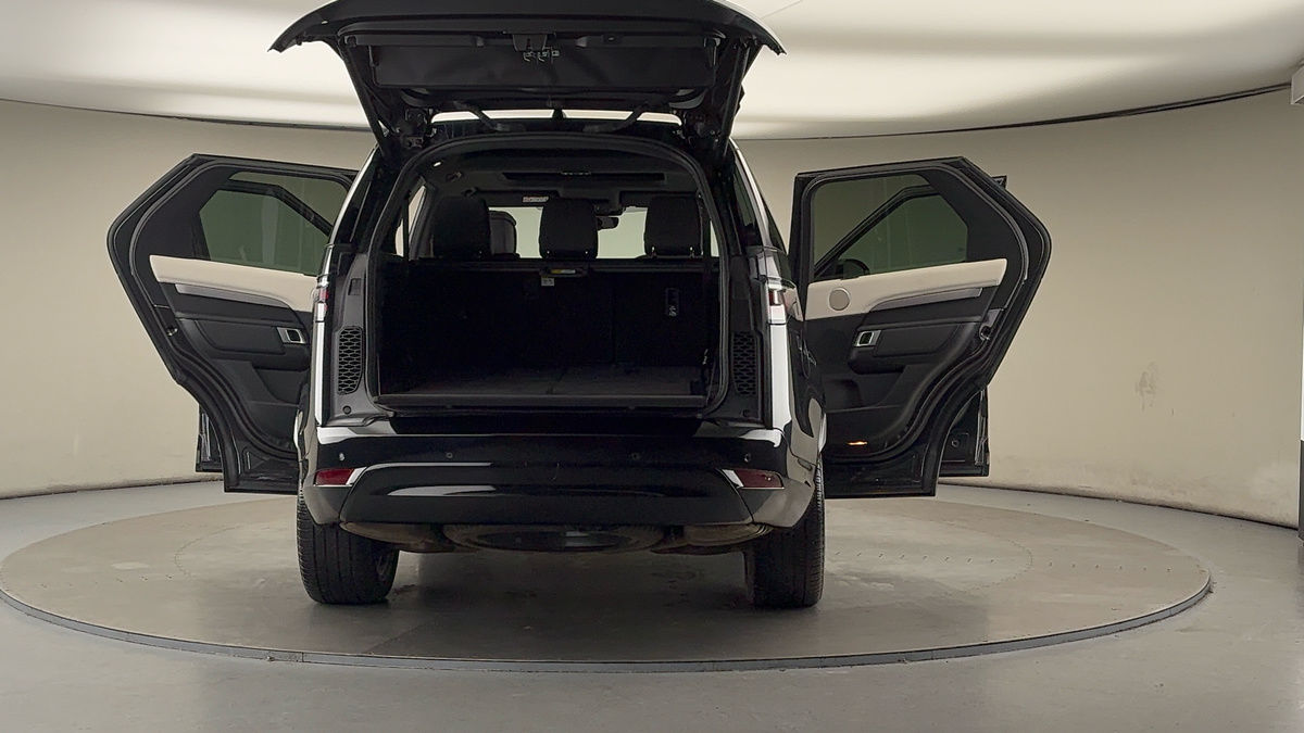 More views of Land Rover Discovery