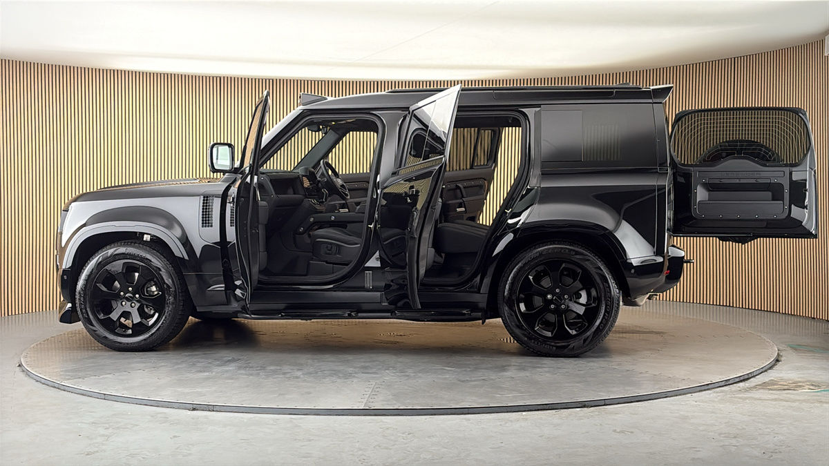 More views of Land Rover Defender 110