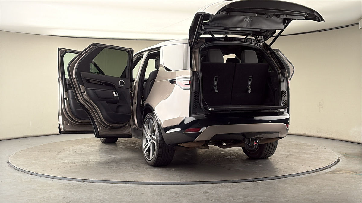 More views of Land Rover Discovery