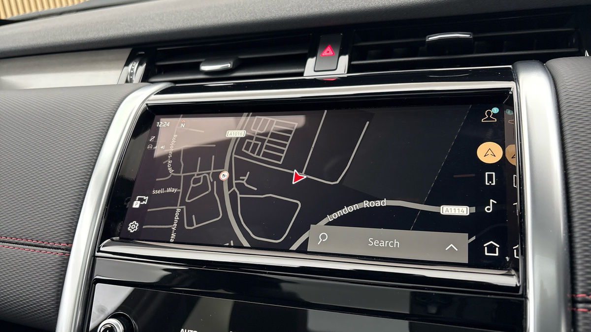 Land Rover Discovery Sport Image 17