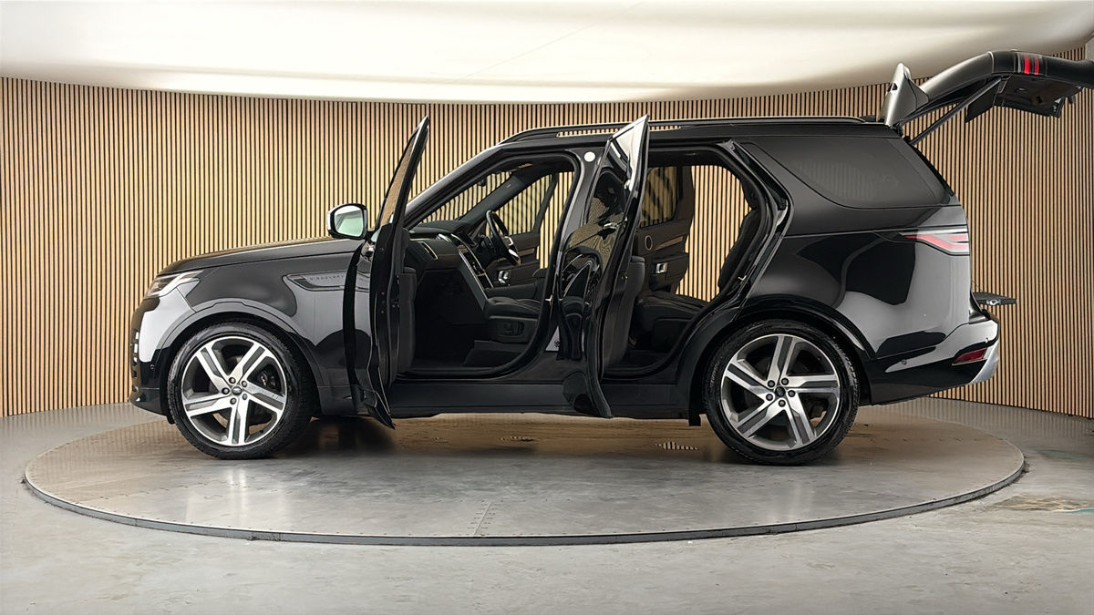 More views of Land Rover Discovery