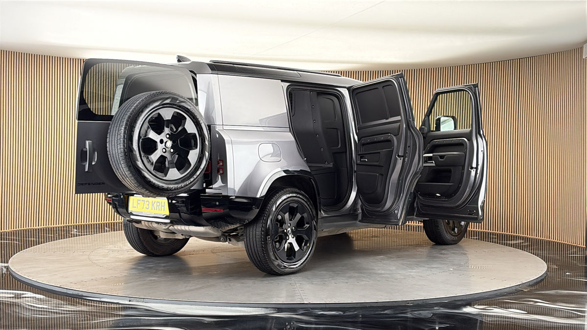 More views of Land Rover Defender 110