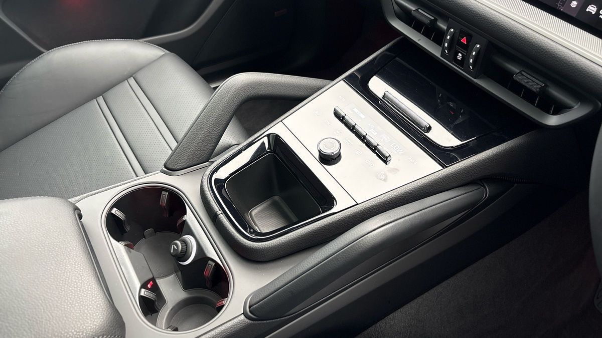 Porsche Cayenne Image 18