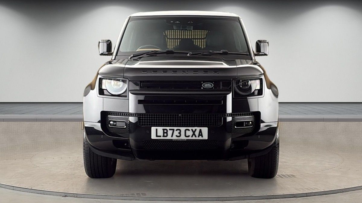 Land Rover Defender 110 Image 3