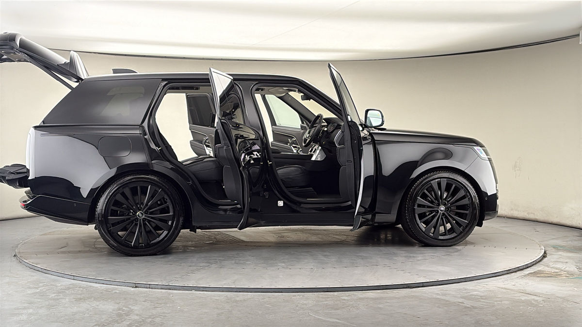 More views of Land Rover Range Rover