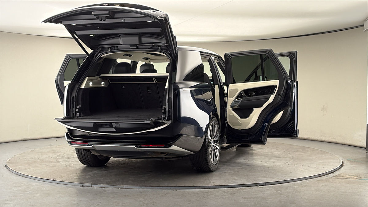 More views of Land Rover Range Rover