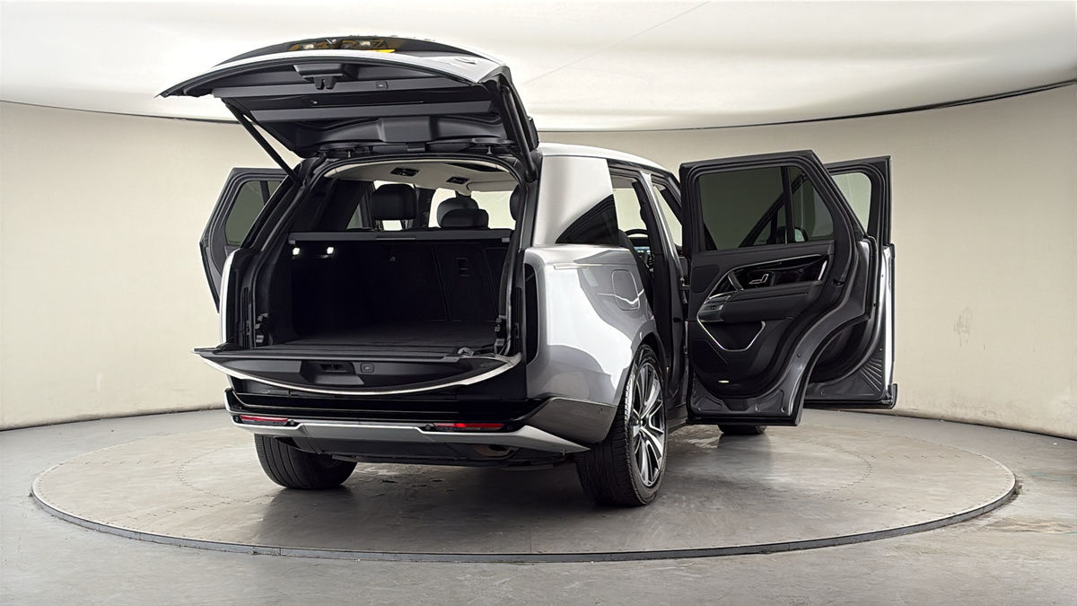 More views of Land Rover Range Rover