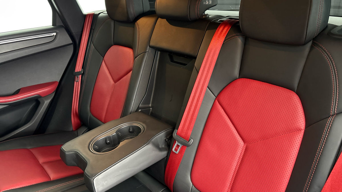 Porsche Macan Image 8
