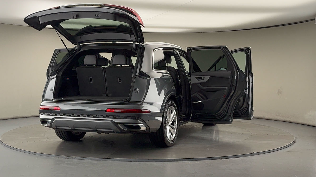 More views of Audi Q7