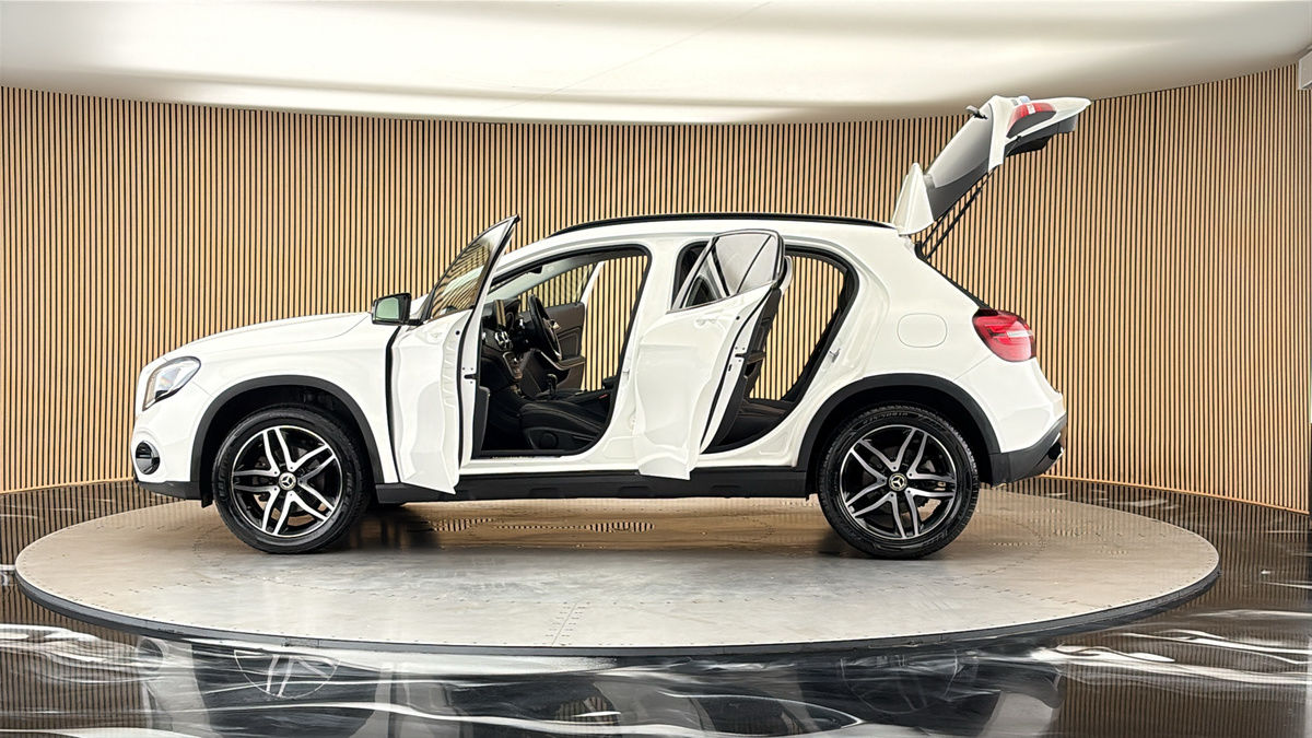 More views of Mercedes-Benz GLA