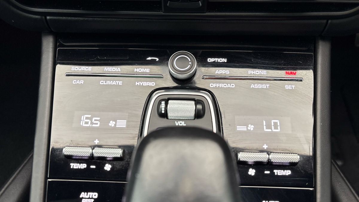 Porsche Cayenne Image 29