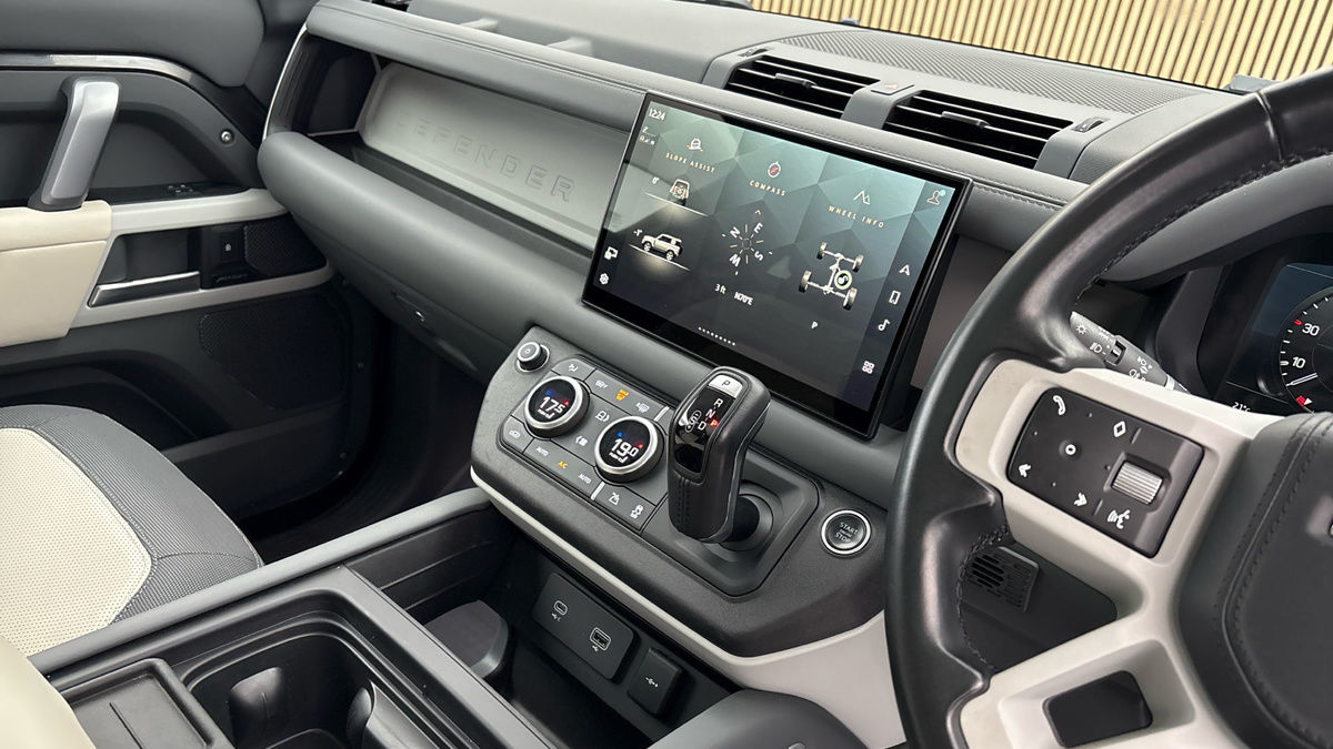Land Rover Defender 90 Image 18