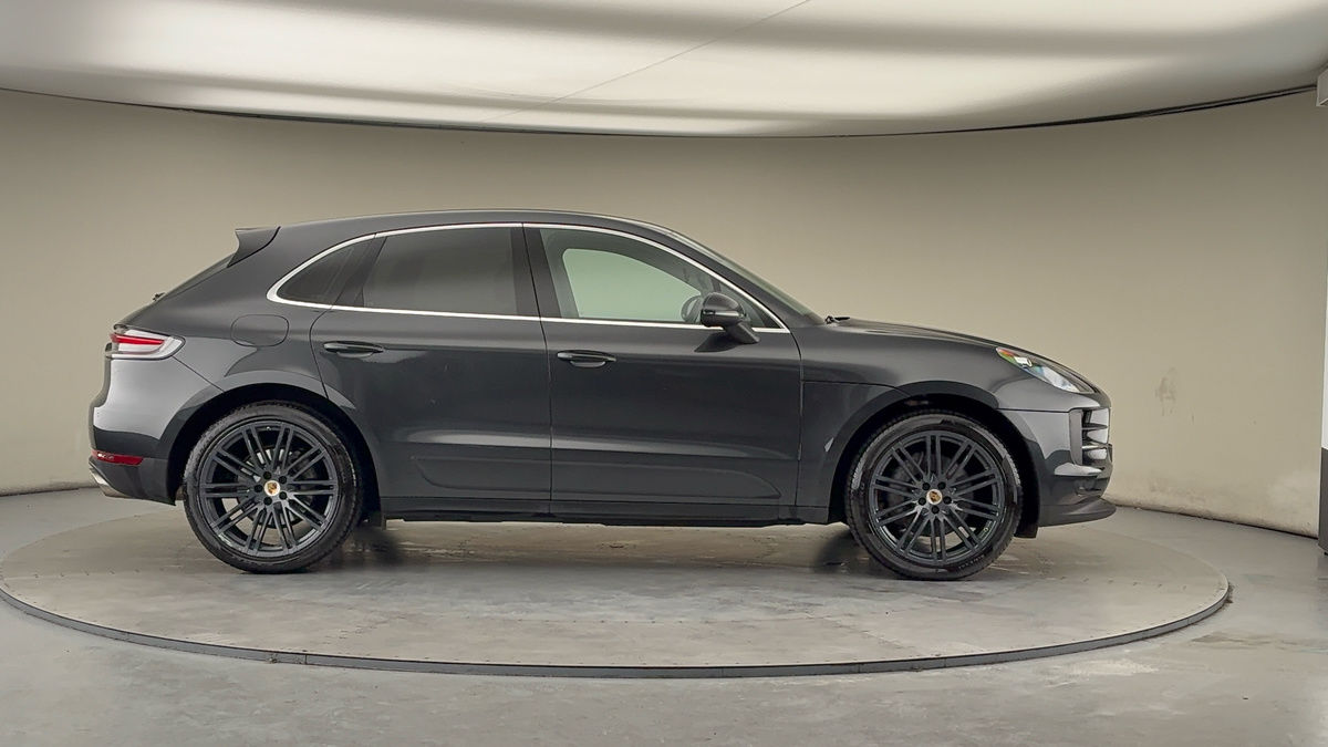 Porsche Macan Image 16